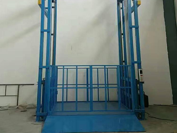 导轨式液压升降平台